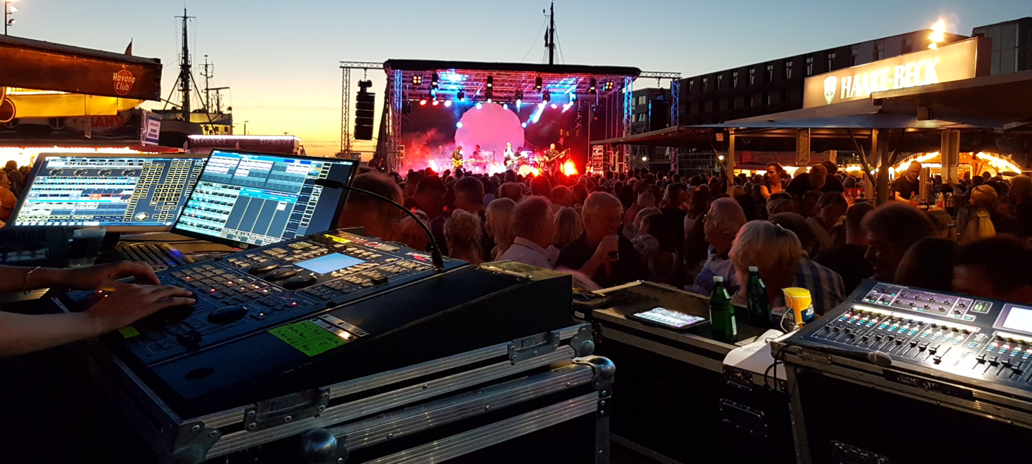 WeserStage Regieplatz vor einer Open-Air-Bühne